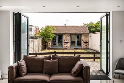 4 bedroom semi-detached house for sale, Buckingham Road, Bicester, OX26