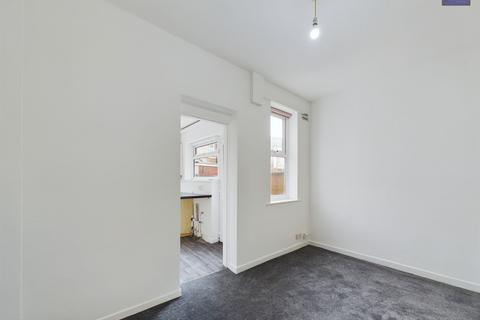 2 bedroom terraced house to rent, Heald Street, Blackpool, FY3