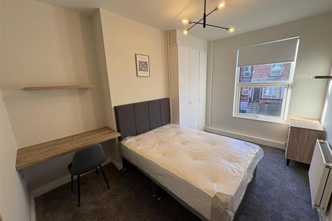 1 bedroom terraced house to rent, Beechwood Terrace, Burley, Leeds LS4, 2NG