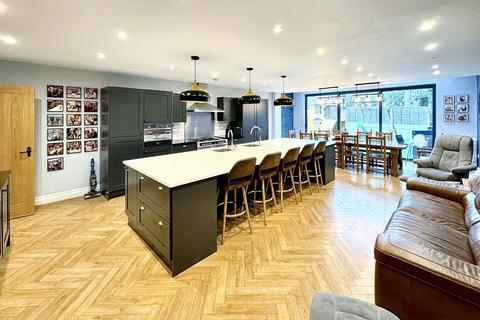 6 bedroom detached house for sale, Bury Old Road, Prestwich, M25