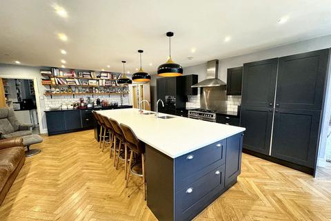 6 bedroom detached house for sale, Bury Old Road, Prestwich, M25