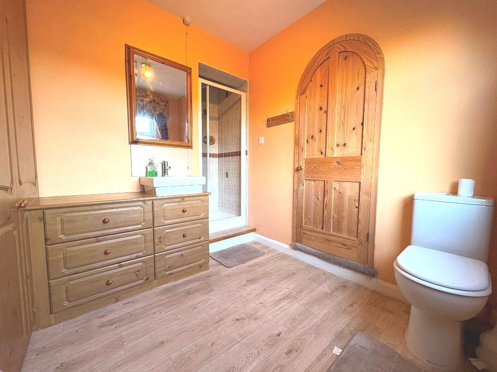 Dressing Room En Suite.JPEG