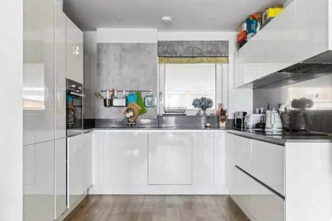 2 bedroom flat to rent, Greenside Road, London W12
