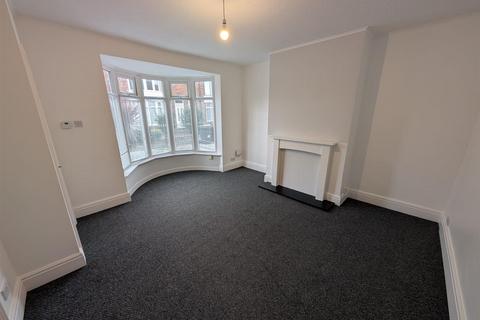 3 bedroom house to rent, Avondale, Anlaby Park Road South, Hull