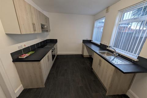 3 bedroom house to rent, Avondale, Anlaby Park Road South, Hull