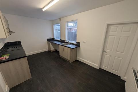 3 bedroom house to rent, Avondale, Anlaby Park Road South, Hull