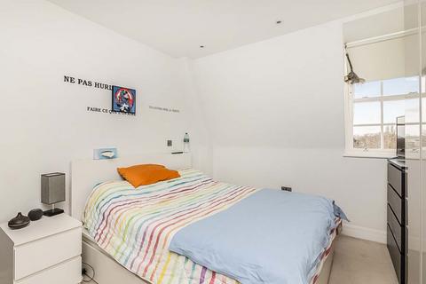 undefined, Kew Bridge Road, Brentford TW8