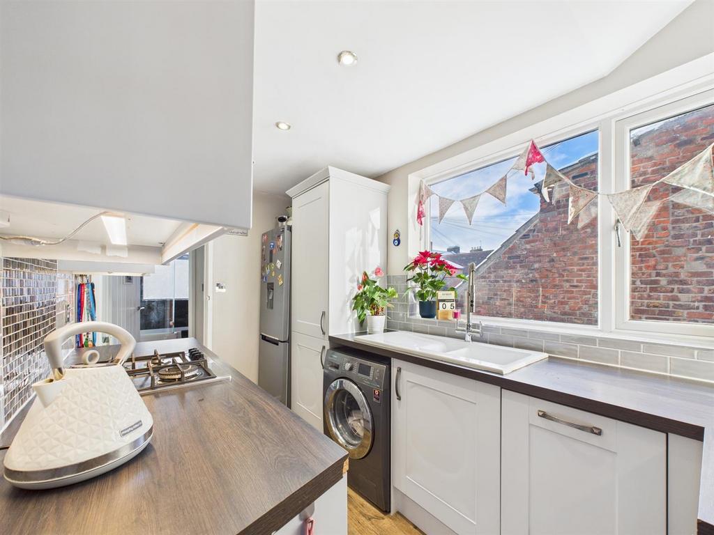 Kitchen 1.jpg