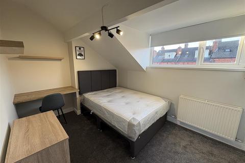 1 bedroom terraced house to rent, Beechwood Terrace, Burley, Leeds LS4, 2NG