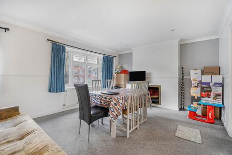 3 bedroom maisonette for sale, Westminster Court, St. Albans, Hertfordshire