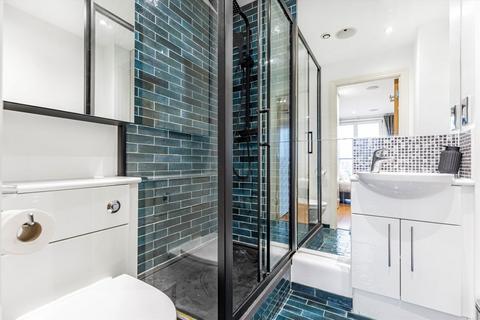 2 bedroom flat to rent, Battersea Park Road, London SW8