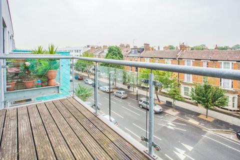 2 bedroom flat for sale, Drayton Park, London N5