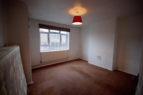 4 bedroom property to rent, Queens Row, London SE17