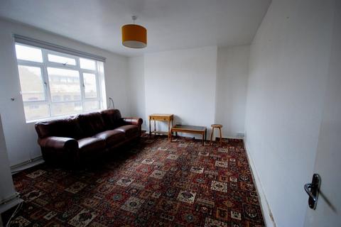 4 bedroom property to rent, Queens Row, London SE17