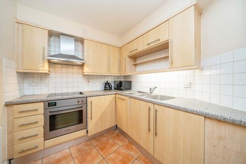 2 bedroom flat to rent, Belvedere Road, London SE1