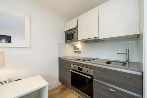 Studio to rent, Station Road, Hayes UB3