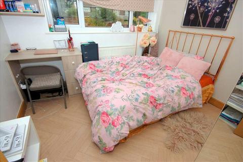 4 bedroom semi-detached house for sale, Greenways, CM1