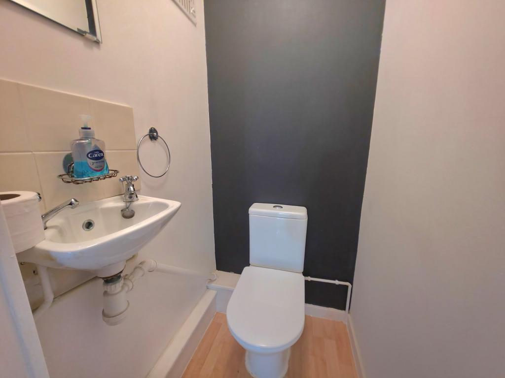 Cloakroom/Wc