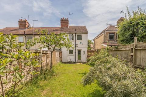 2 bedroom end of terrace house to rent, Hill Road, London N10