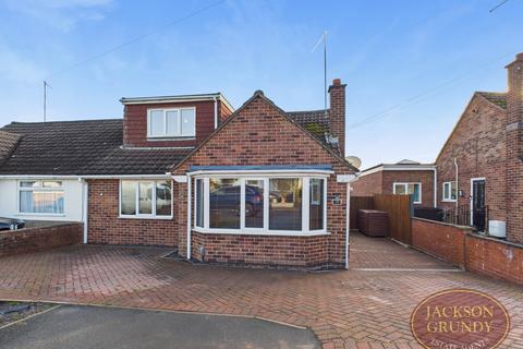3 bedroom bungalow for sale - Longmynd Drive, Duston, NN5 6DJ