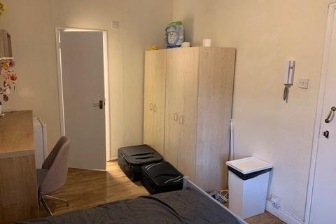 House share to rent, King Street, Hammersmith W6