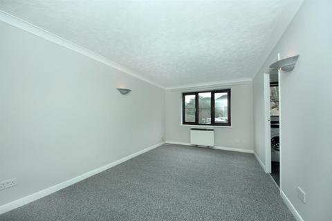undefined, Boston Manor Road, TW8