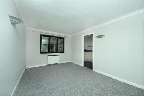 undefined, Boston Manor Road, TW8