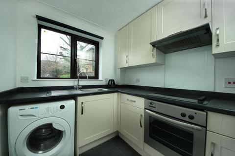 undefined, Boston Manor Road, TW8
