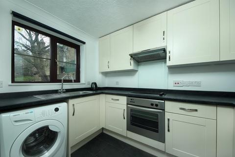 undefined, Boston Manor Road, TW8