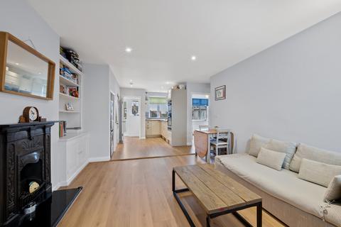 3 bedroom maisonette for sale, Brockham Close, London SW19
