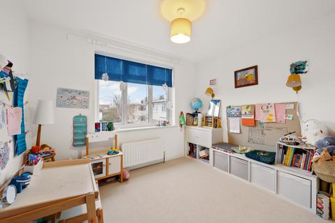 3 bedroom maisonette for sale, Brockham Close, London SW19