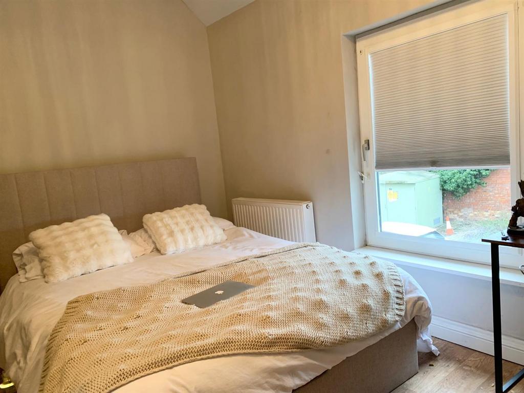 67 Hints Road Bed 1.jpg