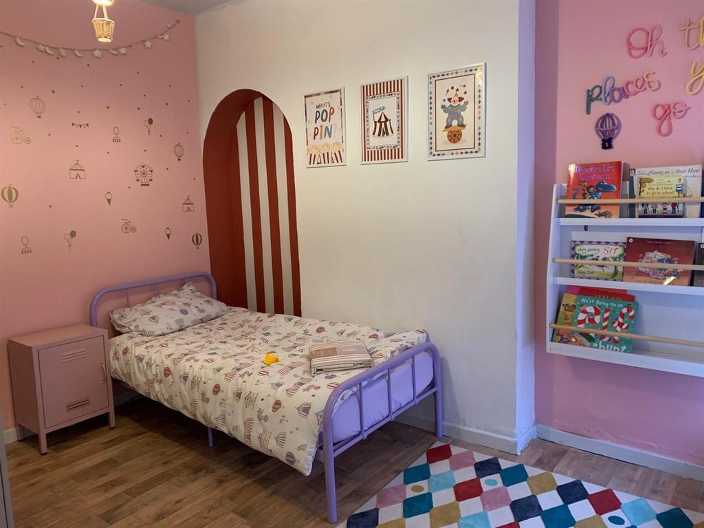 67 Hints Road Bed 2.jpg