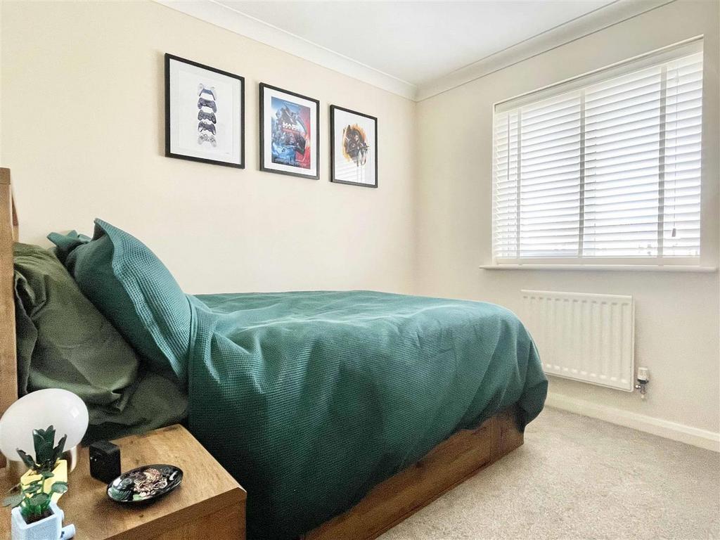 Bed2.jpg