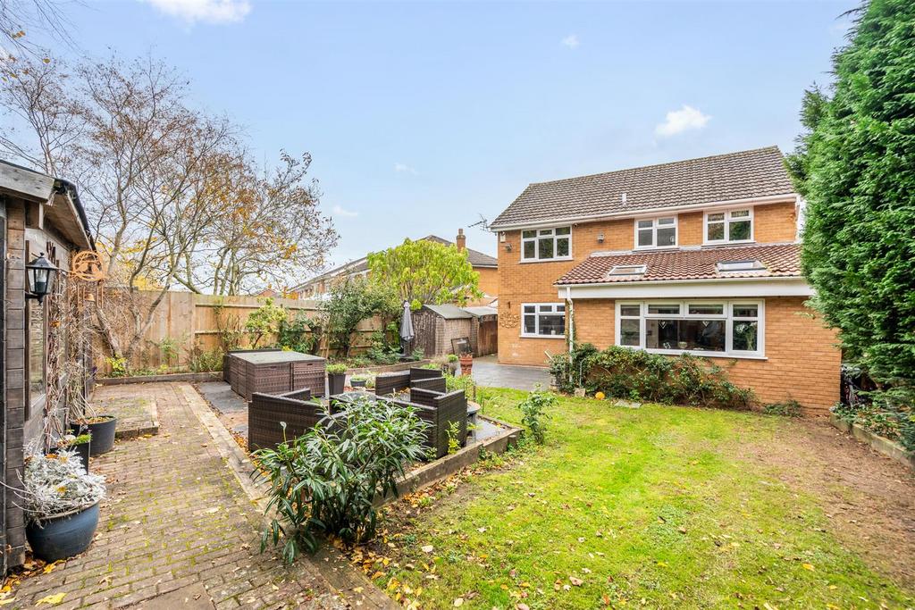 11 Whiteslade Close 30.jpg