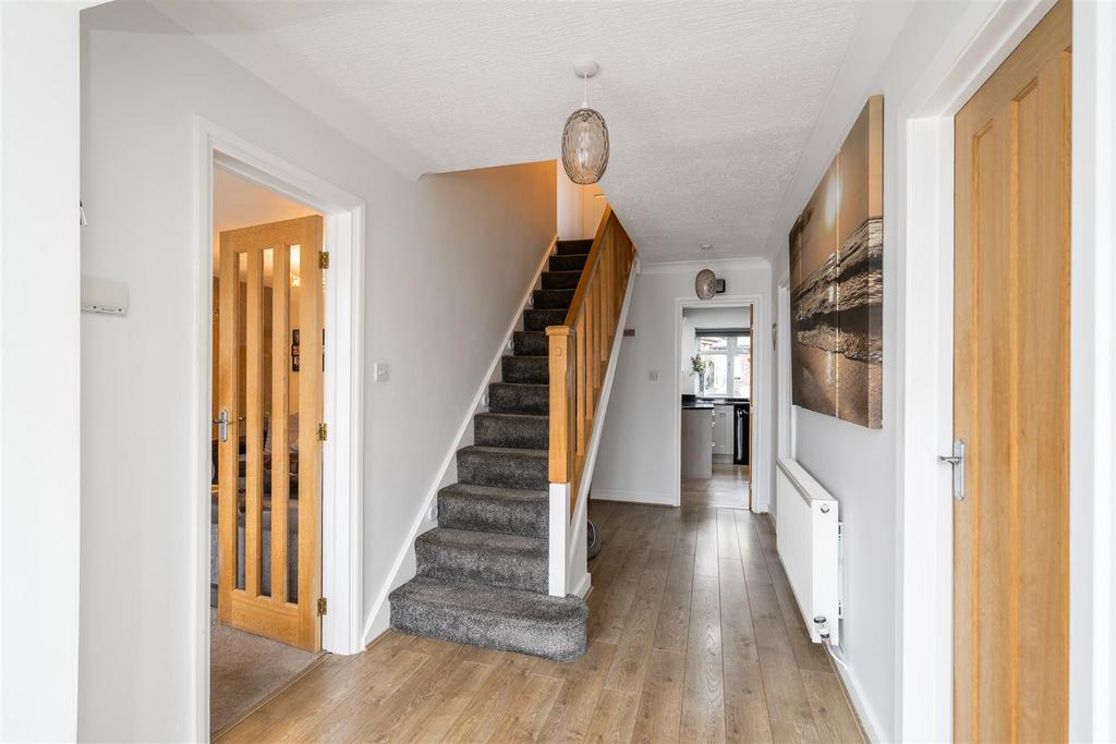 11 Whiteslade Close 4.jpg