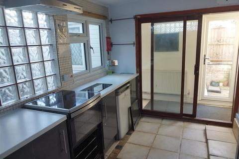 1 bedroom in a house share to rent, Monks Park, Wembley