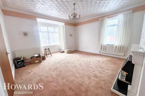 3 bedroom detached bungalow for sale, Cross Road, Gorleston