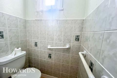 3 bedroom detached bungalow for sale, Cross Road, Gorleston