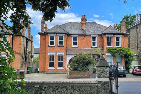 2 bedroom flat for sale, College Road, Sundridge Park, Bromley, BR1