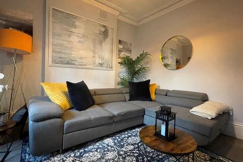 2 bedroom flat for sale, College Road, Sundridge Park, Bromley, BR1