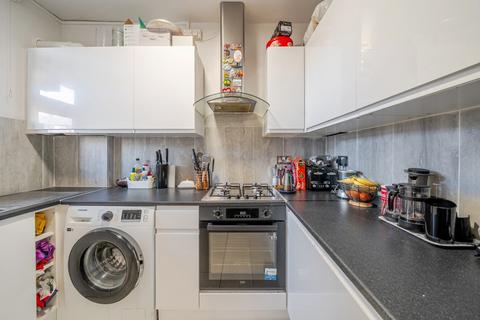 3 bedroom flat for sale, Kennington Park Road, London, SE11