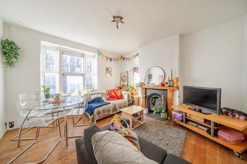 3 bedroom flat for sale, Kennington Park Road, London, SE11
