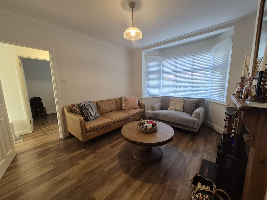 Spacious 2-bedroom ground floor flat