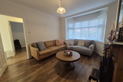2 bedroom flat to rent, Porch Way, N20
