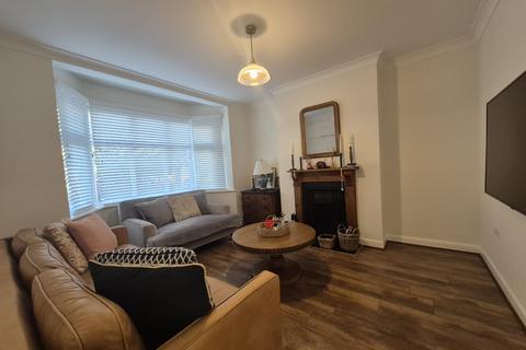 2 bedroom flat to rent, Porch Way, N20