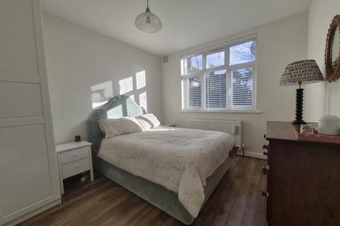 2 bedroom flat to rent, Porch Way, N20