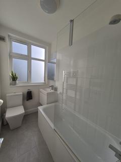 2 bedroom flat to rent, Porch Way, N20