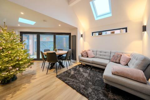 3 bedroom detached house for sale, William Lane, Pudsey, West Yorkshire