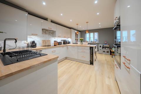 3 bedroom detached house for sale, William Lane, Pudsey, West Yorkshire